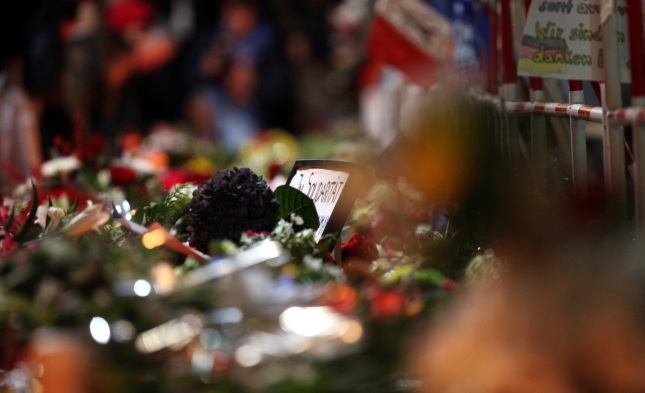 Frankreich erinnert an Opfer der Terroranschläge in Paris