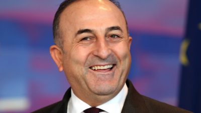 Cavusoglu droht mit Kündigung des EU-Türkei-Abkommens