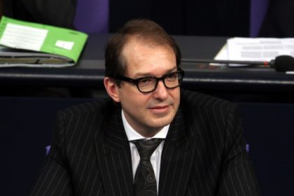 Dobrindt will rechtliche Hürden bei Geschäften mit Daten abbauen