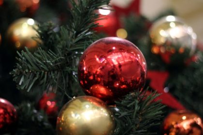 Lars Eidinger fühlt sich an Weihnachten zur Harmonie gezwungen