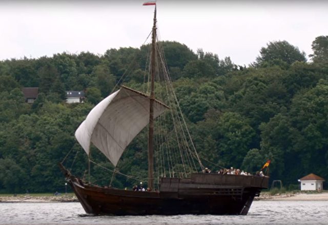 Darstellung eines Mittelalterlichen Schiffs wie es zur Zeit der Nutzung ausgesehen haben könnte. Foto: Screenshot/youtube
