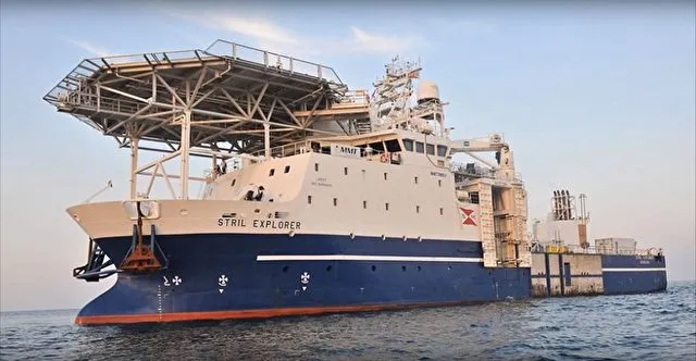 Die Forschungsplattform im Schwarzen Meer, die 'Stril Explorer'. Sie bietet neben Helikopterlandeplatz auch mehrere Tauchroboter zur Erforschung der Teiefsee. Foto: Screenshot/youtube