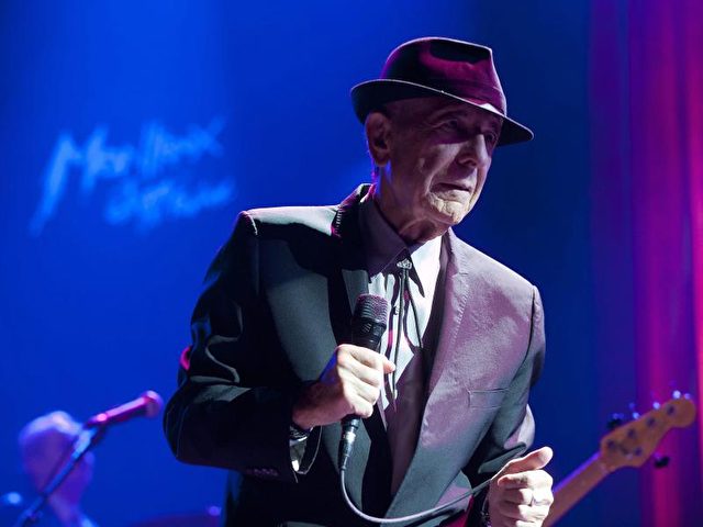 Fast bis zuletzt stand Leonard Cohen auf der Bühne. Foto: Sandro Campardo/dpa