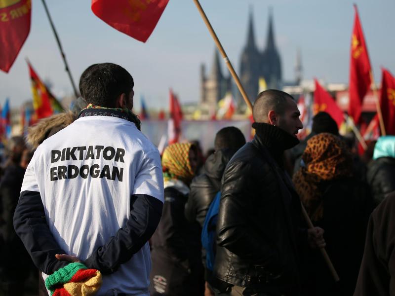 Kurdische Gemeinde Deutschland: „Wir fühlen uns im Stich gelassen“ – 6.000 türkische Spione haben Kurden im Visier