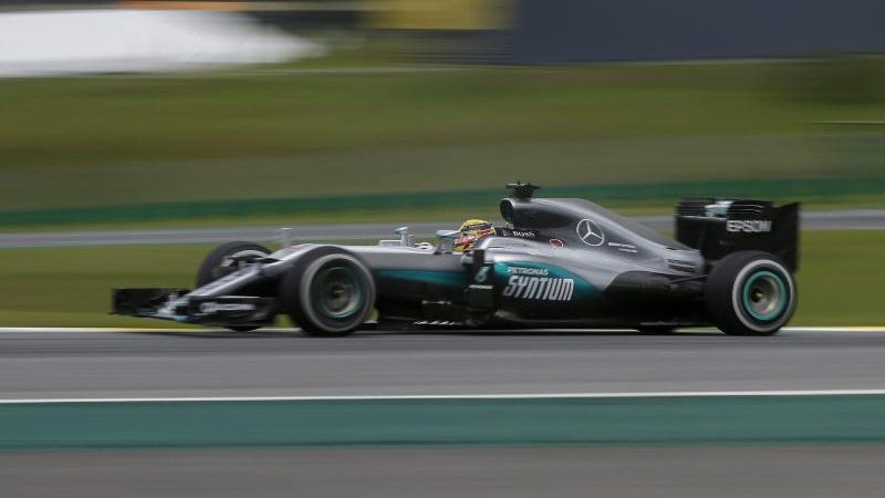 Hamilton holt Pole für Brasilien-Showdown vor Rosberg