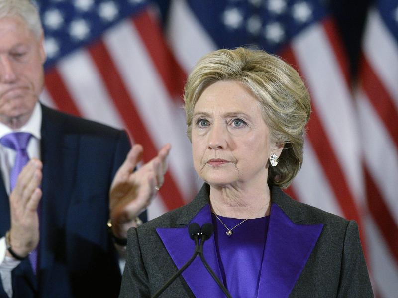 Clinton macht FBI-Chef Comey und Putin für ihre Wahlniederlage verantwortlich