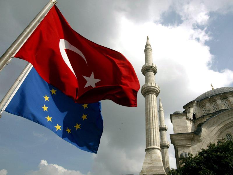 Zur Anpassung an europäische Standards – EU stellt Beitrittskandidat Türkei Milliarden bereit