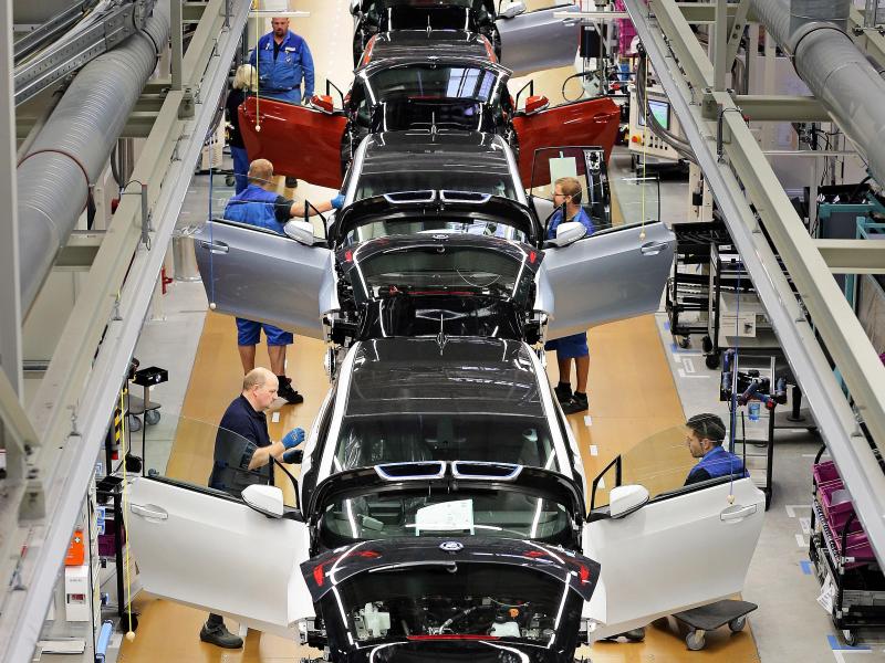 Laschet wirft Autoindustrie Versäumnisse bei E-Mobilität vor – China fährt E-Auto-Subventionen zurück
