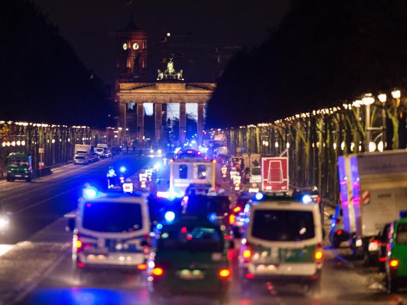 Obama stattet Berlin unter hohen Sicherheitsvorkehrungen Besuch ab