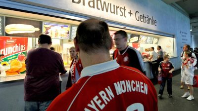 Verbraucherschützer kritisieren Bezahlkarten in Stadien