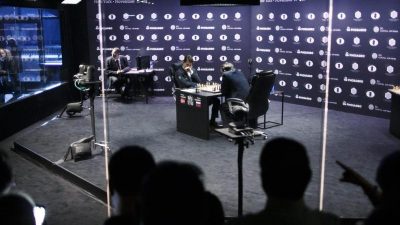 Karjakin landet ersten Sieg bei Schach-WM