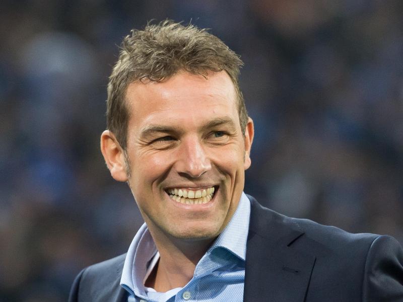Schalkes Trainer Markus Weinzierl will die Spieler gegen OGC Nizza rotieren lassen. Foto: Guido Kirchner/dpa