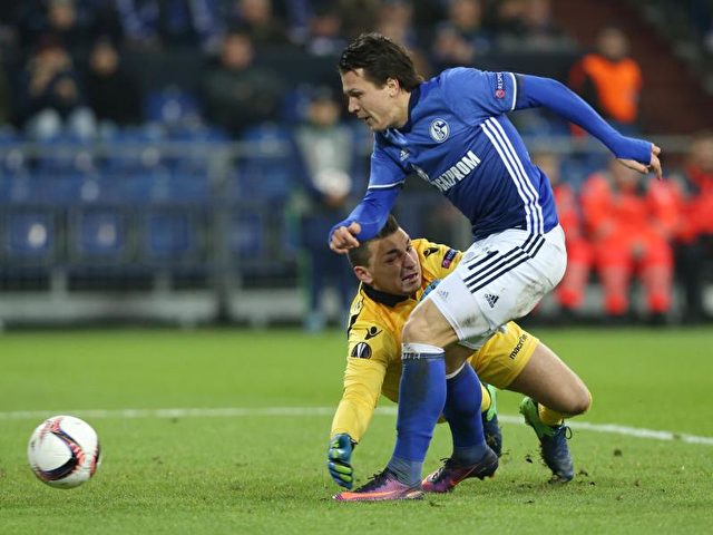 Der Ukrainer Konopljanka traf für Schalke zum 1:0. Foto: Friso Gentsch/dpa