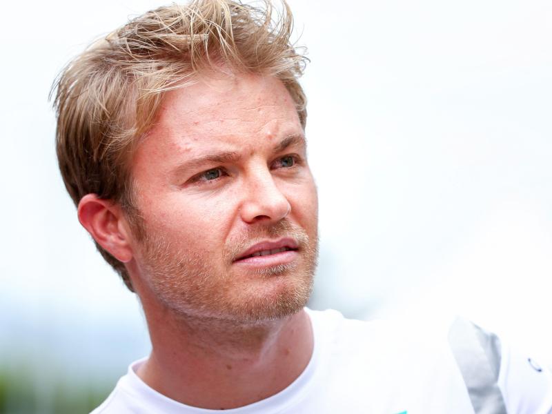Rosberg im Auftakttraining hinter Hamilton