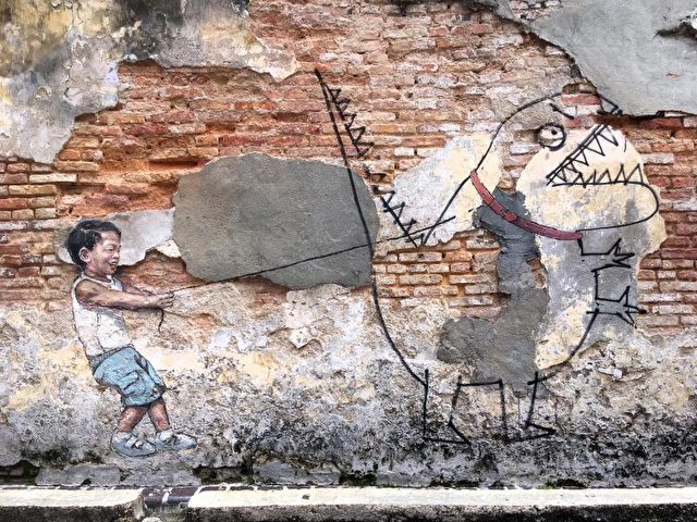 Die Straßenkunst von Ernest Zacharevic ist in Penang zu sehen. Foto: Bill Bredesen/dpa
