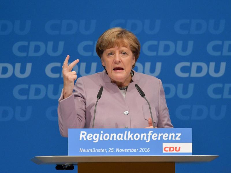 Keine Asyl-Obergrenze: Merkel hart trotz Seehofers Drohung