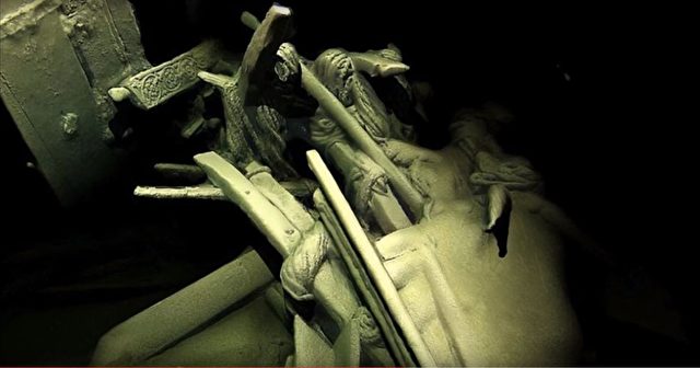 Die 'Blume des Schwarzen Meeres', an dessen Heck Seilrollen und Schnitzereien zu erkennen sind. Der Mangel an Sauerstoff und die ewige Dunkelheit haben die Wracks hervorragend konserviert. Foto: Screenshot/youtube