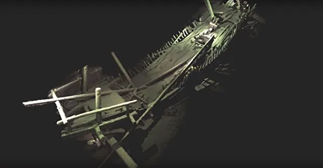 Eins von über Vierzig der sehr gut erhaltenen mittelalterlichen Wracks, die während der Mission zur Kartografierung des Meeresbodens entdeckt worden. Foto: Screenshot/youtube