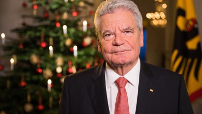 Gauck ruft nach Anschlag in Weihnachtsansprache zu Mitmenschlichkeit und Zusammenhalt auf