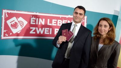 Unionspolitiker wollen Doppelpass-Beschluss zu Wahlkampfthema machen