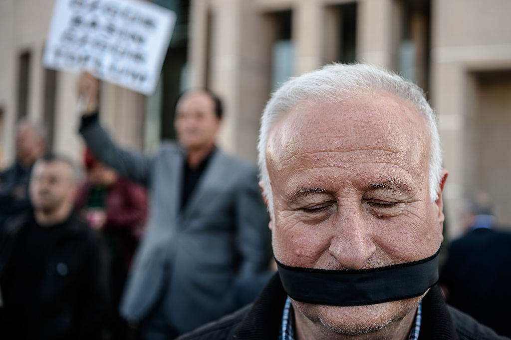 Haftbefehl wegen „Terror-Propaganda“ gegen kritischen Journalisten in der Türkei