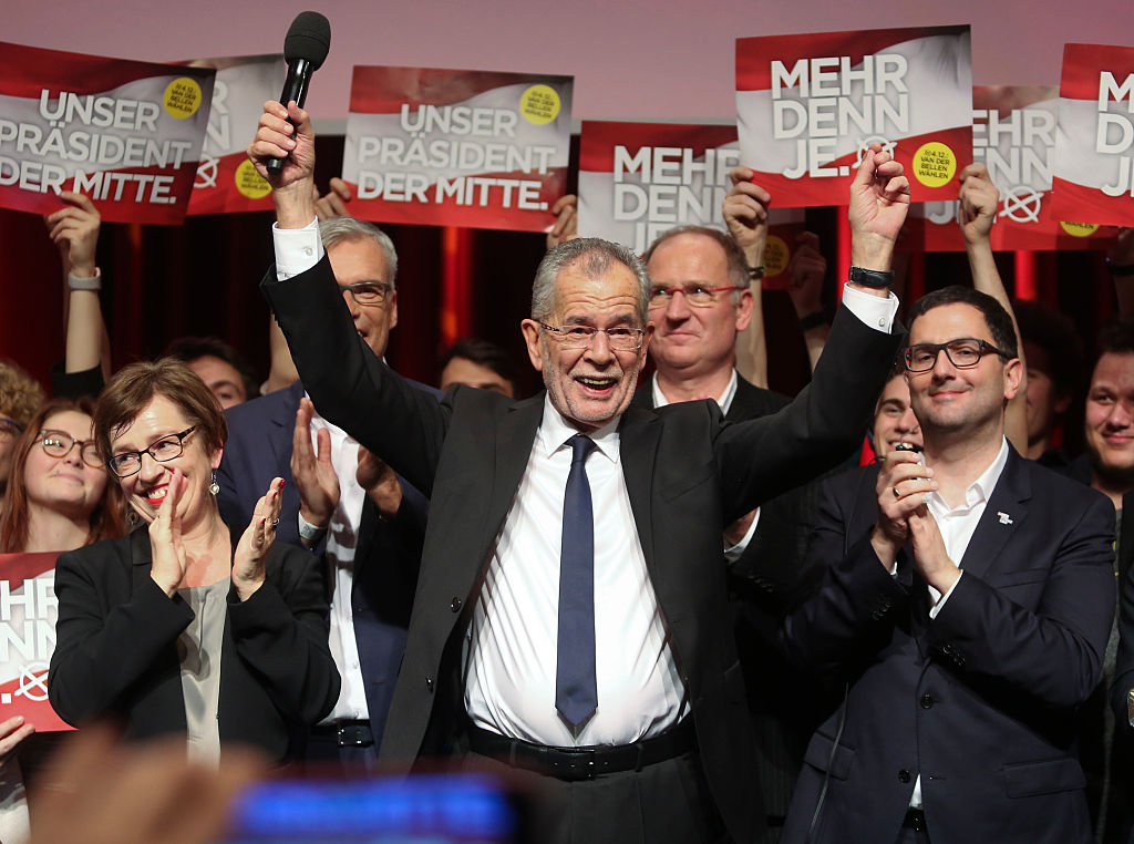Erleichterung bei europäischen Politikern über Wahlsieg Van der Bellens in Österreich
