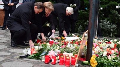 Berlin: Merkel und Steinmeier legen Blumen an Anschlagsort nieder