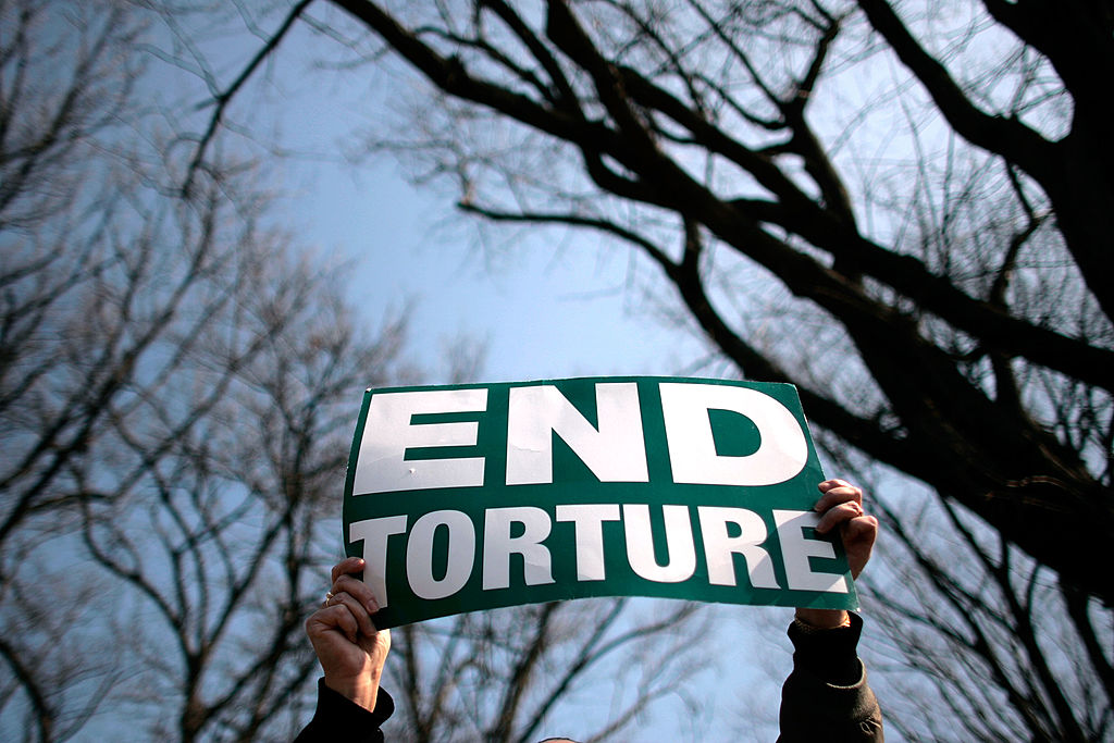 Rot-Kreuz-Umfrage: Akzeptanz von Folter in Kriegen nimmt weltweit zu