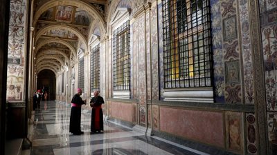Papst will mehr Frauen und Laien in Spitzenpositionen im Vatikan