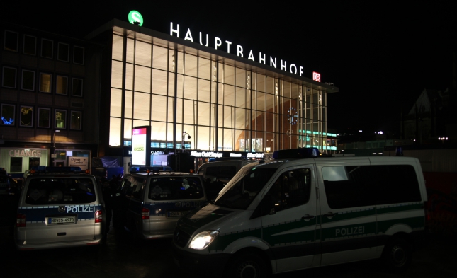 Polizei beginnt mit Silvestereinsatz in Köln – 1500 Beamte