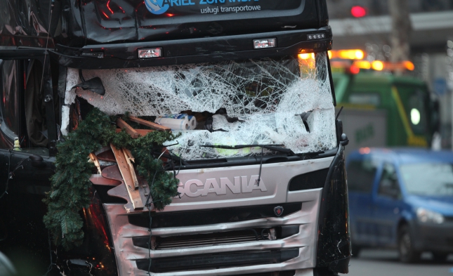 Abtransport des Berliner Terror-Lkw gestaltet sich schwierig