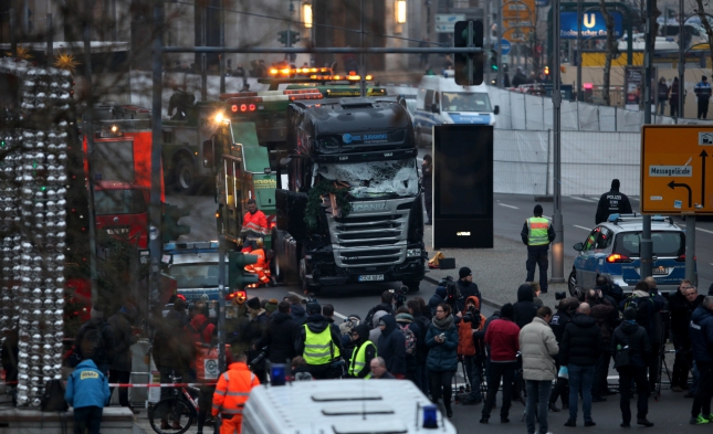 Merkel: Ermittlungen nach Berliner Anschlag „nicht vorüber“