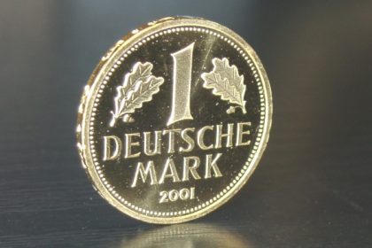 Deutsche horten noch fast 13 Milliarden Mark