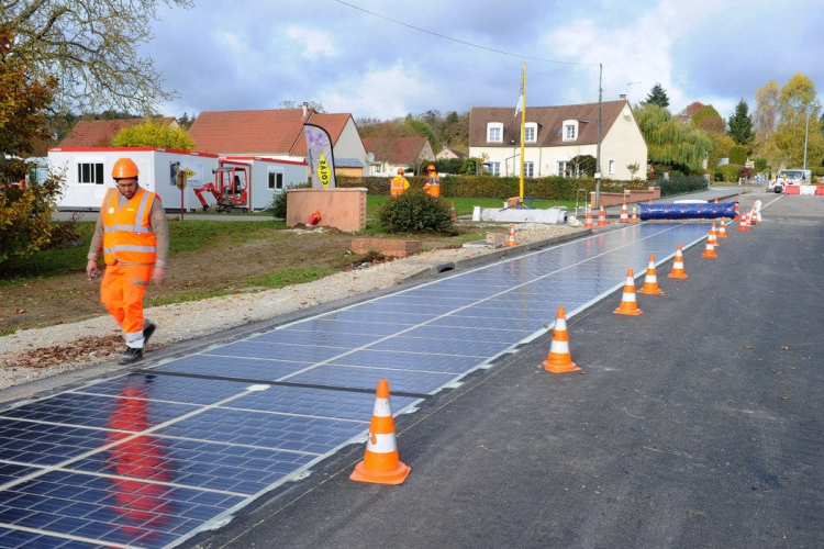Erste Solarstraße der Welt in Frankreich eingeweiht