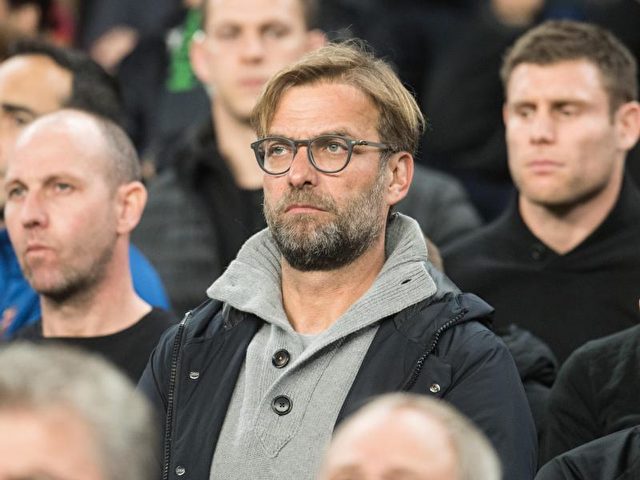 Liverpools Trainer Jürgen Klopp verfolgt als Zuschauer die Partie in Barcelona. Foto: Bernd Thissen/dpa