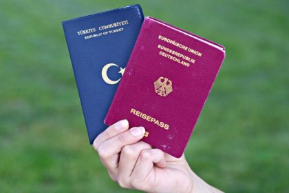 “Tagesschau”: Deutscher in Bulgarien verhaftet – Türkei suchte Flüchtlingsbetreuer Mehmet Y. weltweit wegen PKK-Aktivitäten