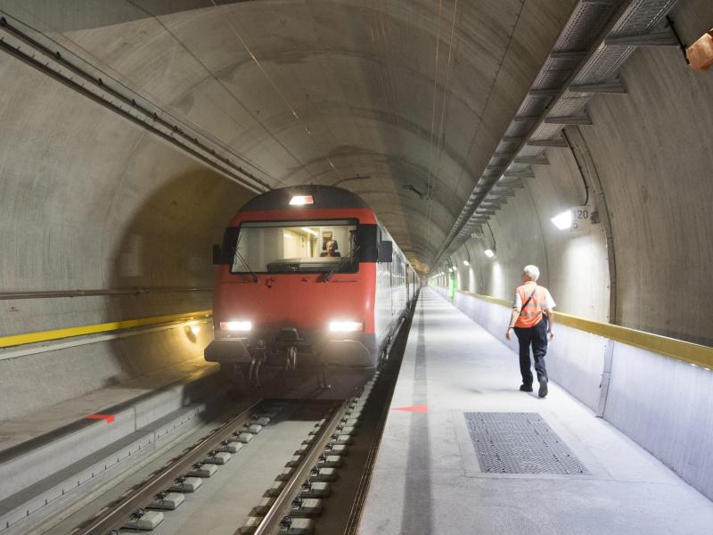 Planmäßiger Bahnverkehr durch Gotthard-Basistunnel startet