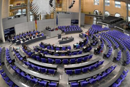 Bundestag billigt umfassende Verfassungsänderungen für Bund-Länder-Finanzreform