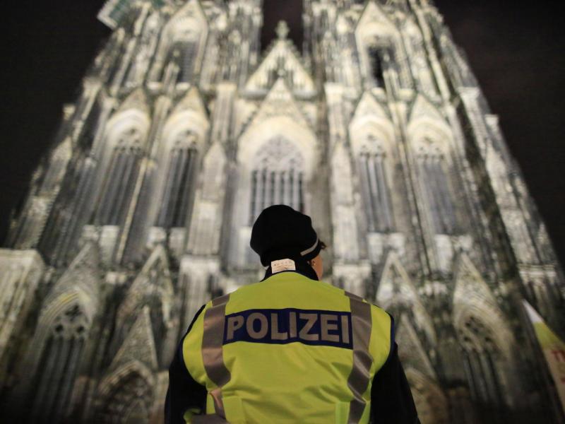 Zusätzliche Straßensperren an Silvester in Köln nach Anschlag in Berlin
