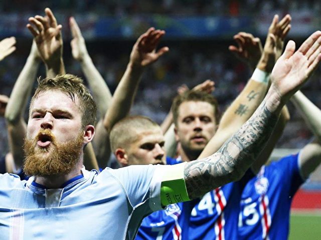Die Isländer überzeugten bei der Fußball-EM mit den «Uhh»-Rufen, ihren Fans und einem leidenschaftlichen Siegeszug bis ins Viertelfinale. Foto: Sebastien Nogier/dpa