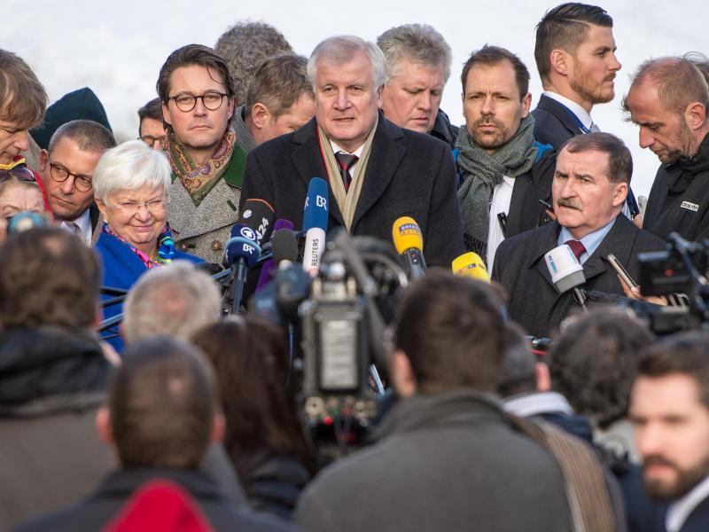 Seehofer pocht auf CSU-Klausur erneut auf Flüchtlingsobergrenze – Fordert von Union Klarheit