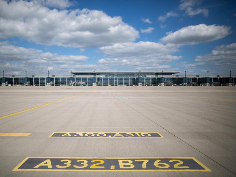 Flughafen BER räumt Kapazitätsprobleme ein: Wird 27 Millionen Passagiere nicht bewältigen können