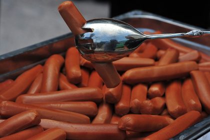 Studie: Fleischfreie Varianten von Wurst und Steak meist gesünder als Fleisch