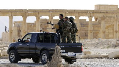 Syrische Armee vertreibt IS mit Hilfe Russlands aus Wüstenstadt Palmyra