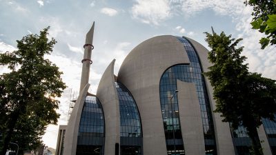 Symbol der „Landnahme“ durch den Islam – AfD demonstriert gegen DITIB-Moschee in Stuttgart-Feuerbach