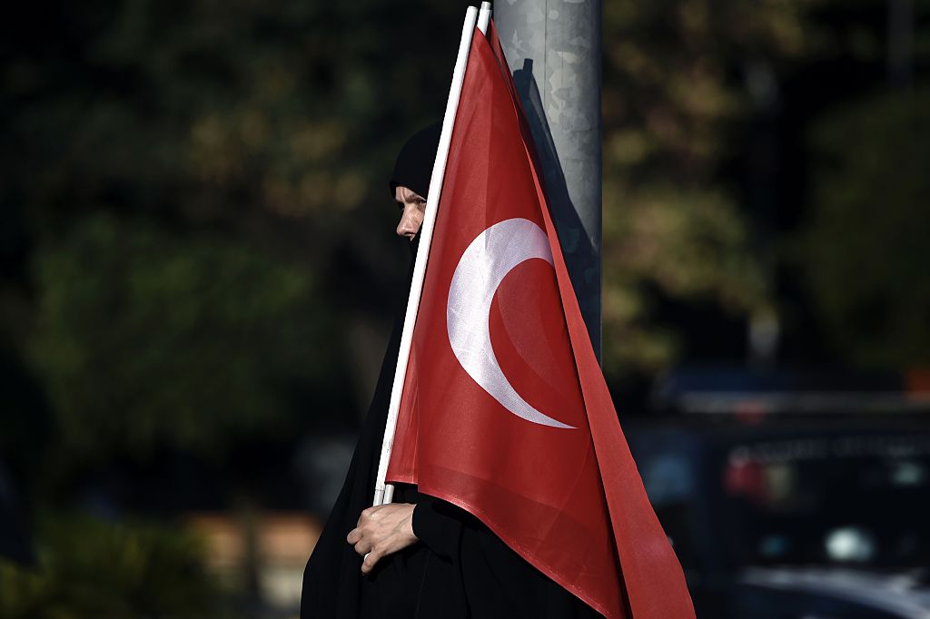 Linke und türkische Gemeinde kritisieren Merkels Türkei-Besuch kurz vor „Diktatur“-Referendum