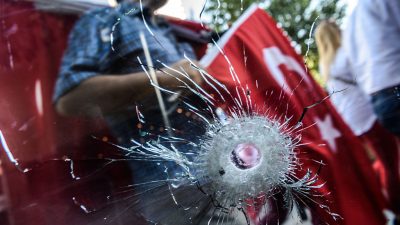 Lebenslange Haft für zwei Soldaten in erstem Urteil zu Putschversuch in Türkei