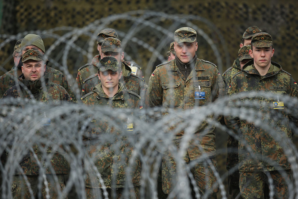 Gabriel kritisiert höhere Verteidigungsausgaben – Deutschland gibt 30 bis 40 Mrd. Euro pro Jahr für Flüchtlinge aus