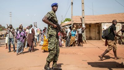 Machtkampf bringt Gambia an die Schwelle zu militärischem Konlikt