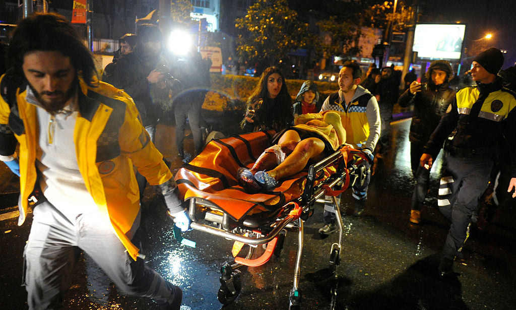 Anschlag auf Nachtclub in Istanbul: Mindestens 39 Tote, davon 16 Ausländer – Täter flüchtig